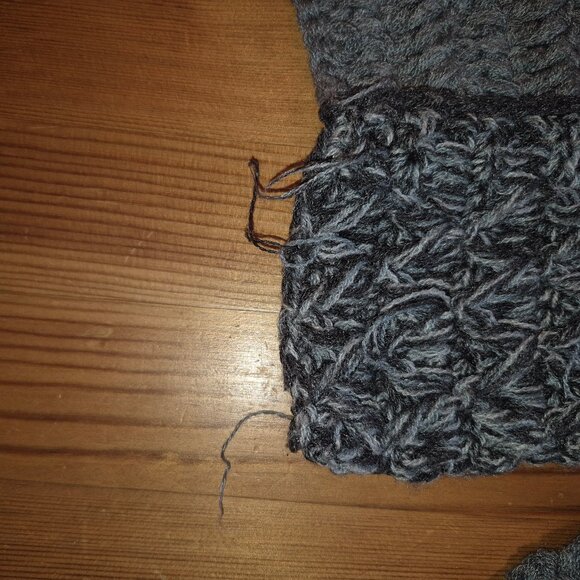 Winter gray grey knitted scarf - Picture 3 of 6